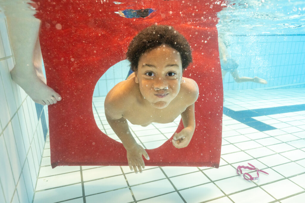 Zwem-ABC bij zwembad De Hout in Alkmaar - zij-instroom zwemles